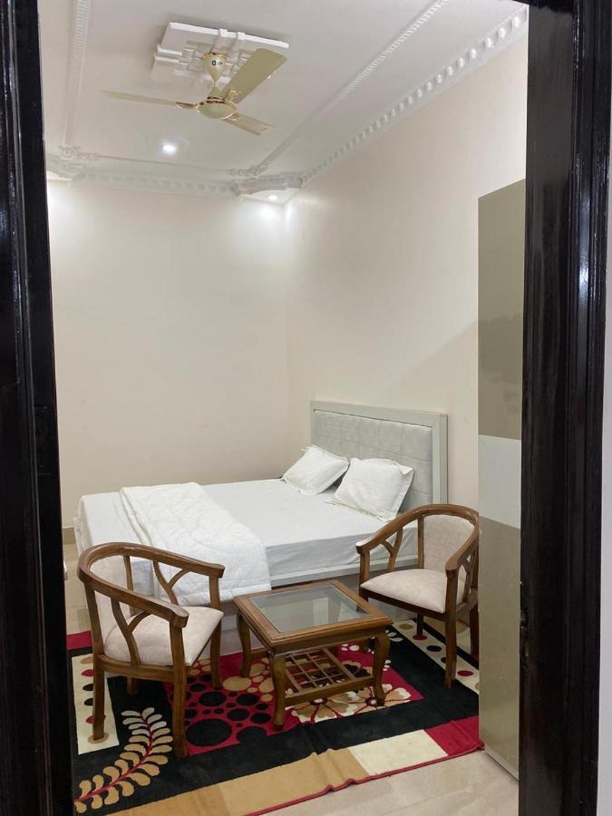 Hôtel S.R Plaza à Khurja Extérieur photo