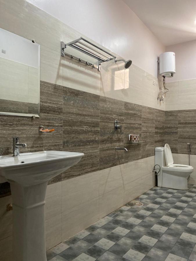 Hôtel S.R Plaza à Khurja Extérieur photo