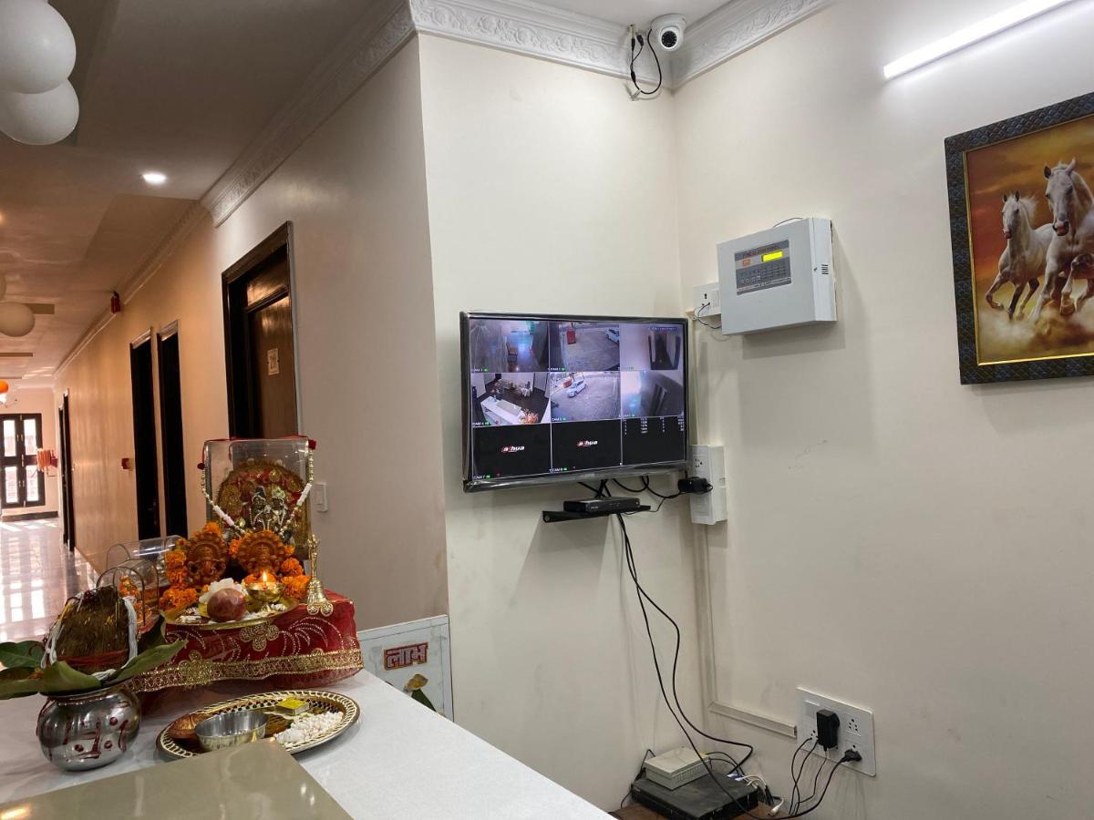 Hôtel S.R Plaza à Khurja Extérieur photo