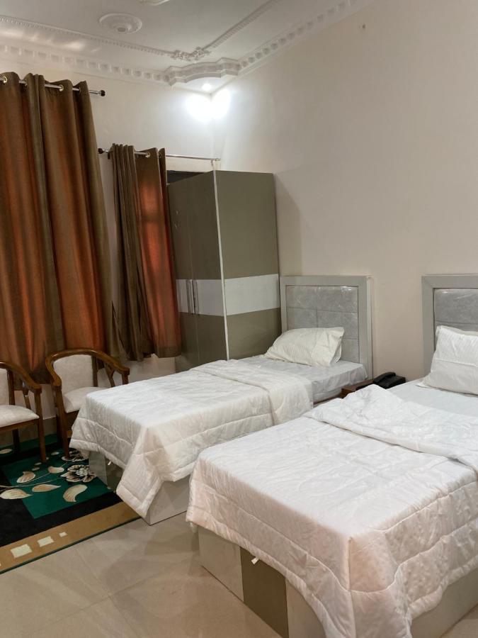 Hôtel S.R Plaza à Khurja Extérieur photo
