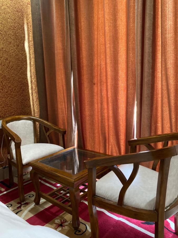 Hôtel S.R Plaza à Khurja Extérieur photo
